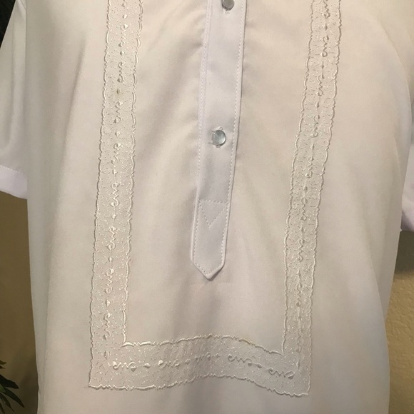 SALE❣️White Hugo Barong Short sleeves with front embroidery. - Picture 7 of 8